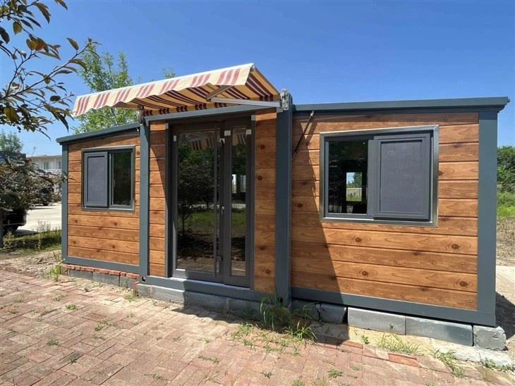 Double-winged Container House