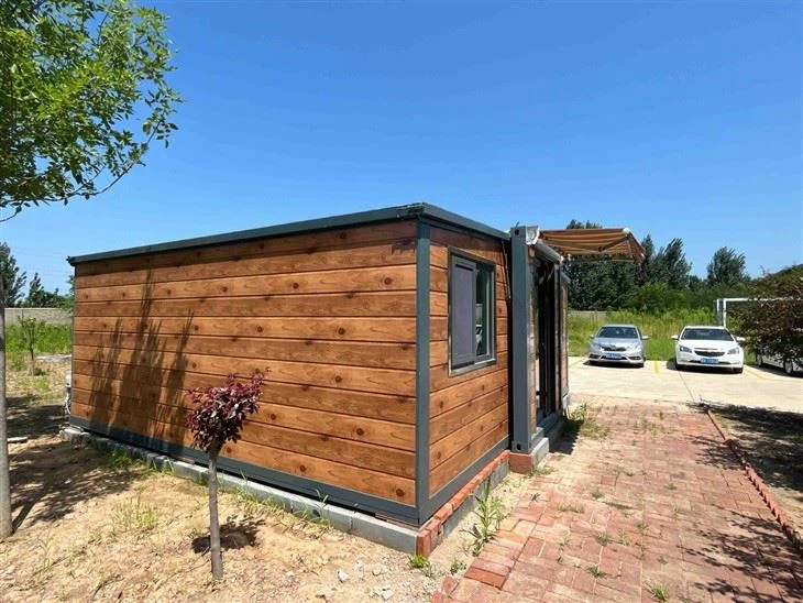 Double-winged Container House
